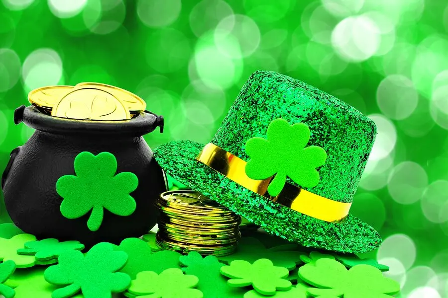 picture in green of hat and money pot at end of rainbow